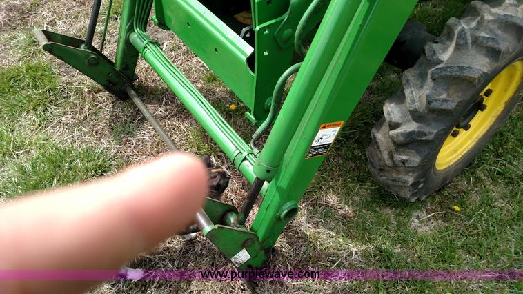 image for item L7453 1999 John Deere 4200 MFWD compact utility tractor