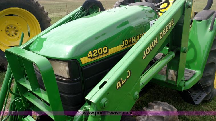 image for item L7453 1999 John Deere 4200 MFWD compact utility tractor