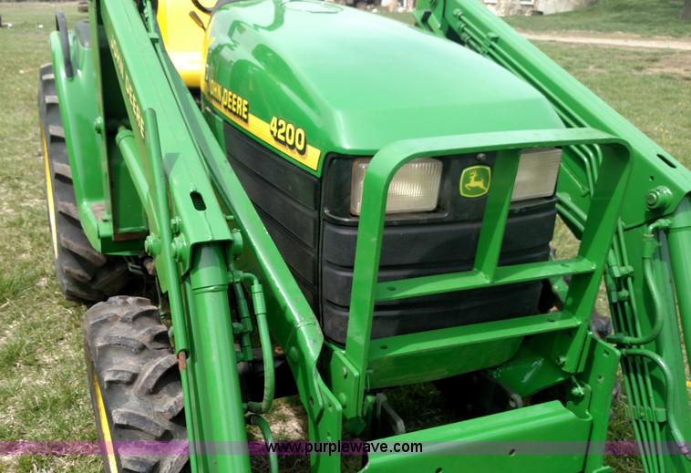image for item L7453 1999 John Deere 4200 MFWD compact utility tractor