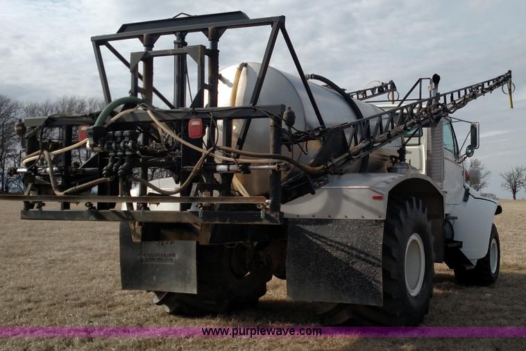 image for item L7467 1999 Sterling L8513 pre/post liquid fertilizer applicator sprayer