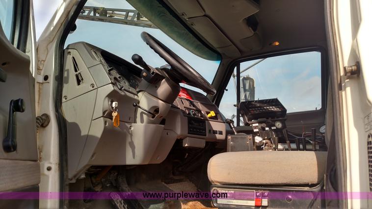 image for item L7467 1999 Sterling L8513 pre/post liquid fertilizer applicator sprayer