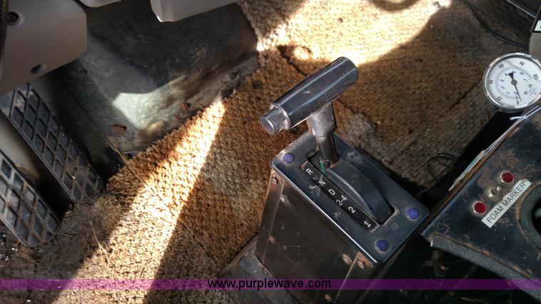 image for item L7467 1999 Sterling L8513 pre/post liquid fertilizer applicator sprayer