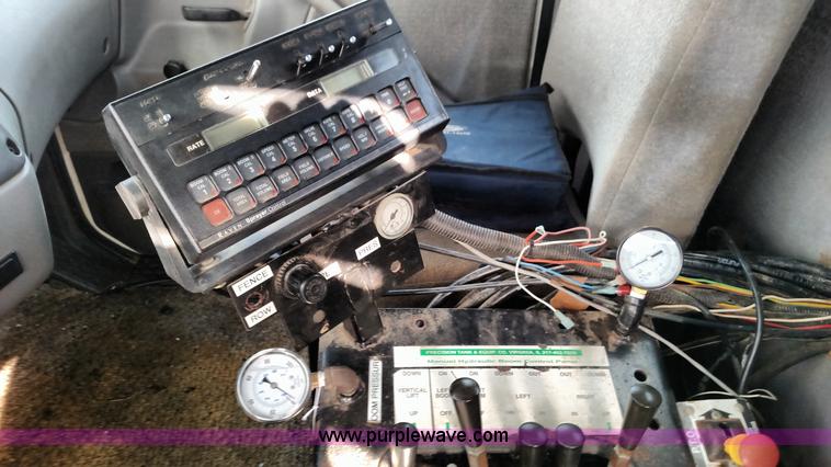 image for item L7467 1999 Sterling L8513 pre/post liquid fertilizer applicator sprayer