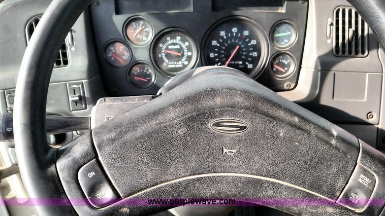 image for item L7467 1999 Sterling L8513 pre/post liquid fertilizer applicator sprayer