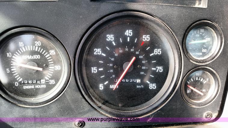 image for item L7467 1999 Sterling L8513 pre/post liquid fertilizer applicator sprayer