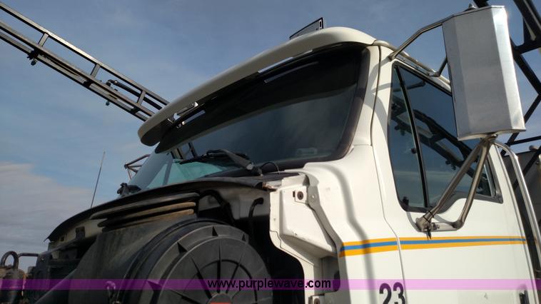 image for item L7467 1999 Sterling L8513 pre/post liquid fertilizer applicator sprayer