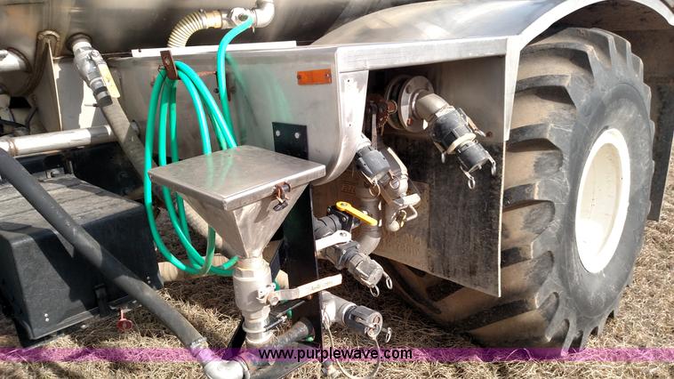 image for item L7467 1999 Sterling L8513 pre/post liquid fertilizer applicator sprayer