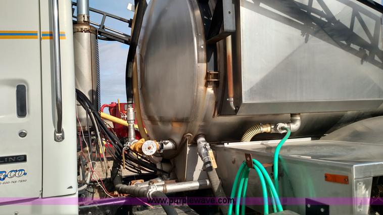 image for item L7467 1999 Sterling L8513 pre/post liquid fertilizer applicator sprayer