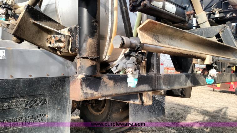 image for item L7467 1999 Sterling L8513 pre/post liquid fertilizer applicator sprayer