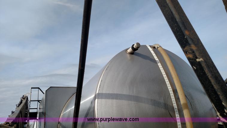 image for item L7467 1999 Sterling L8513 pre/post liquid fertilizer applicator sprayer