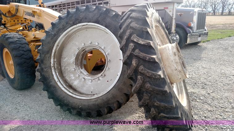 image for item L7467 1999 Sterling L8513 pre/post liquid fertilizer applicator sprayer