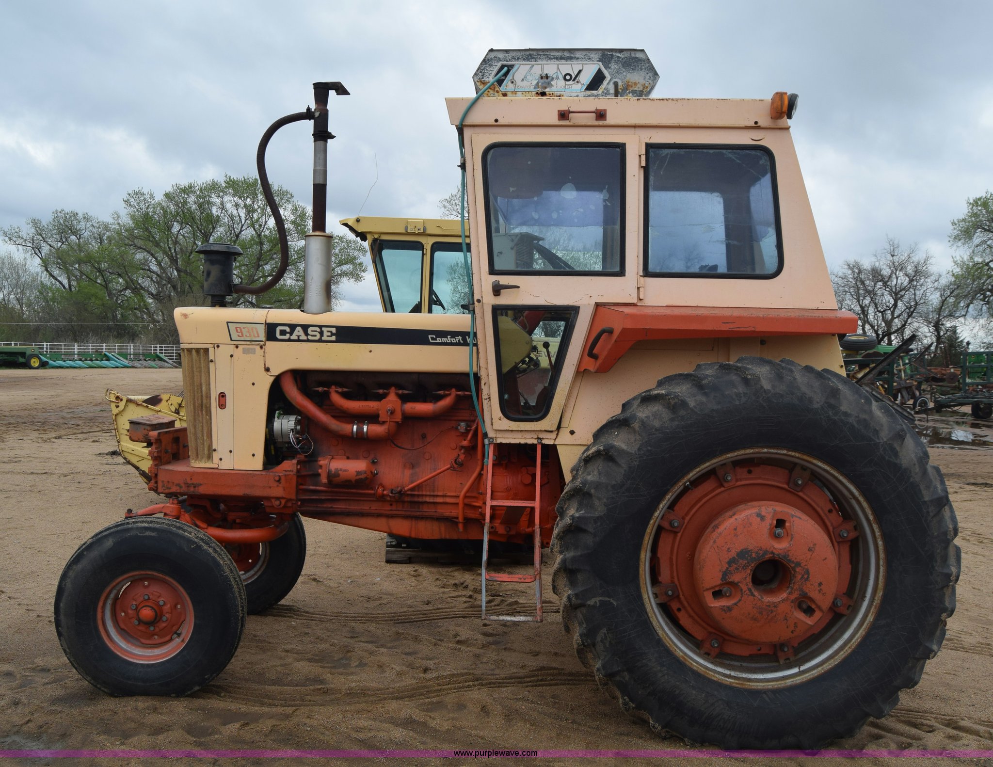 Case 930 Comfort King tractor in Kinsley, KS Item AW9892 sold