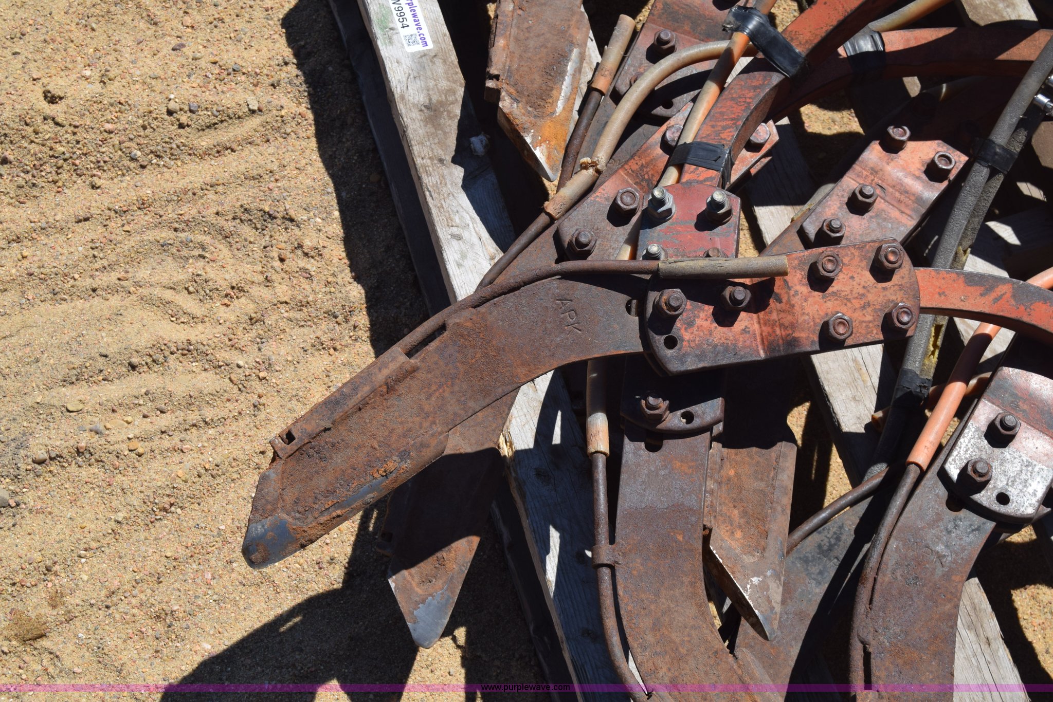 (8) applicator shanks in Kinsley, KS | Item AW9954 sold | Purple Wave