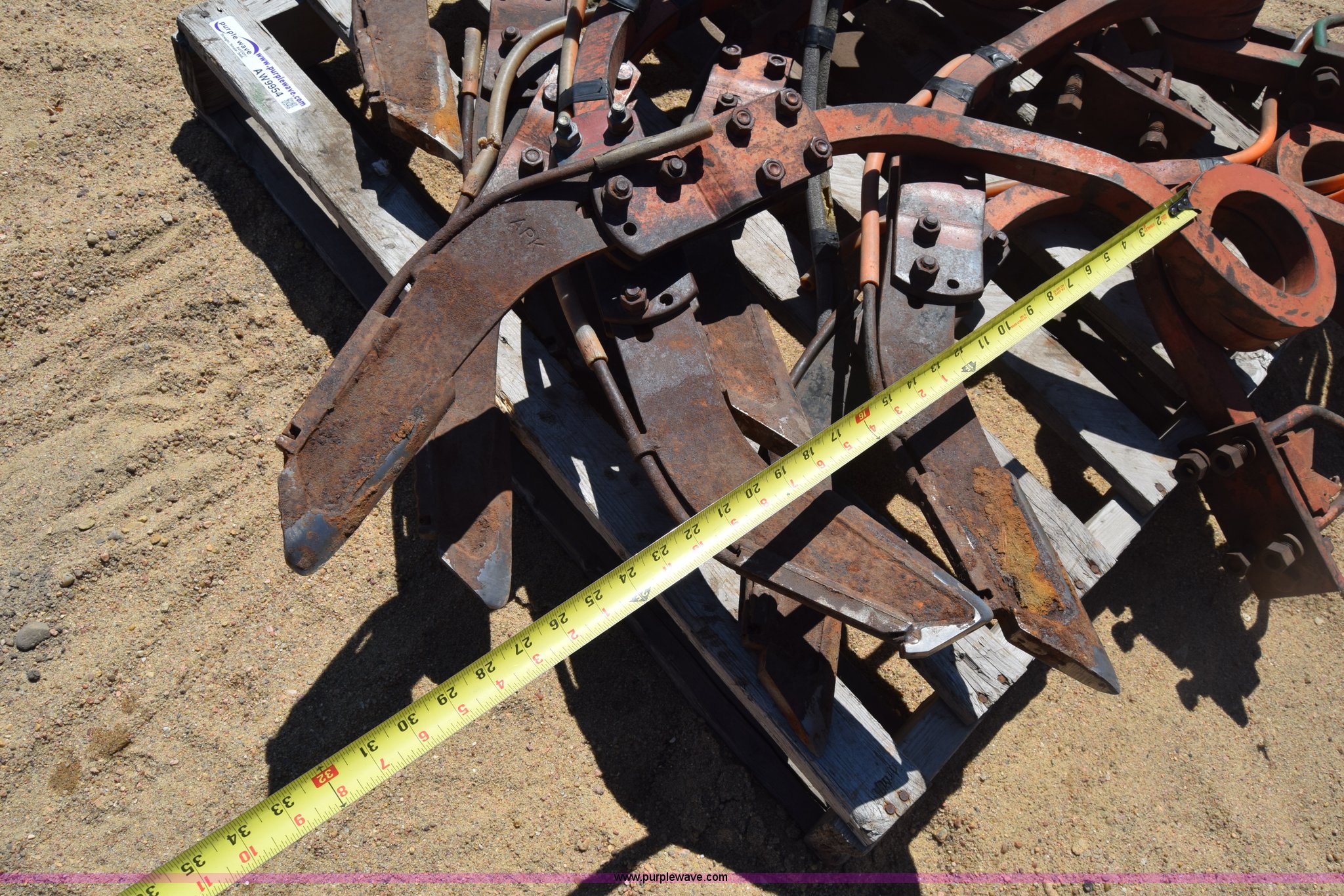 (8) applicator shanks in Kinsley, KS | Item AW9954 sold | Purple Wave