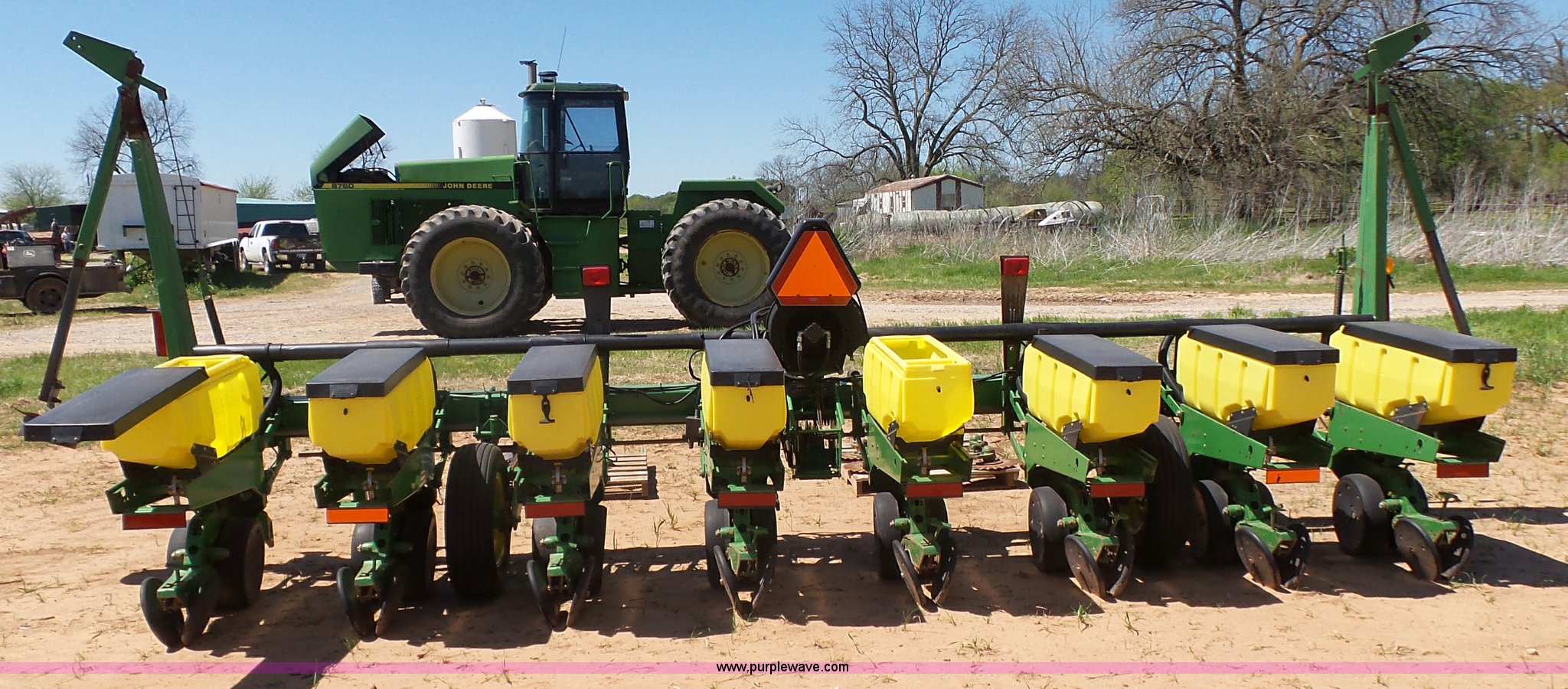 John Deere 1700 no-till planter in Bokchito, OK | Item J7533 sold