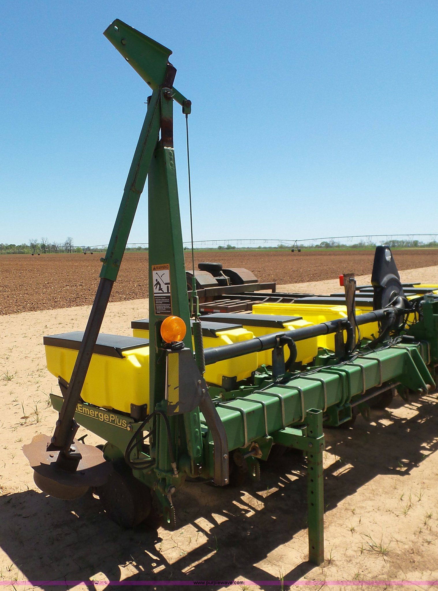 John Deere 1700 no-till planter in Bokchito, OK | Item J7533 sold