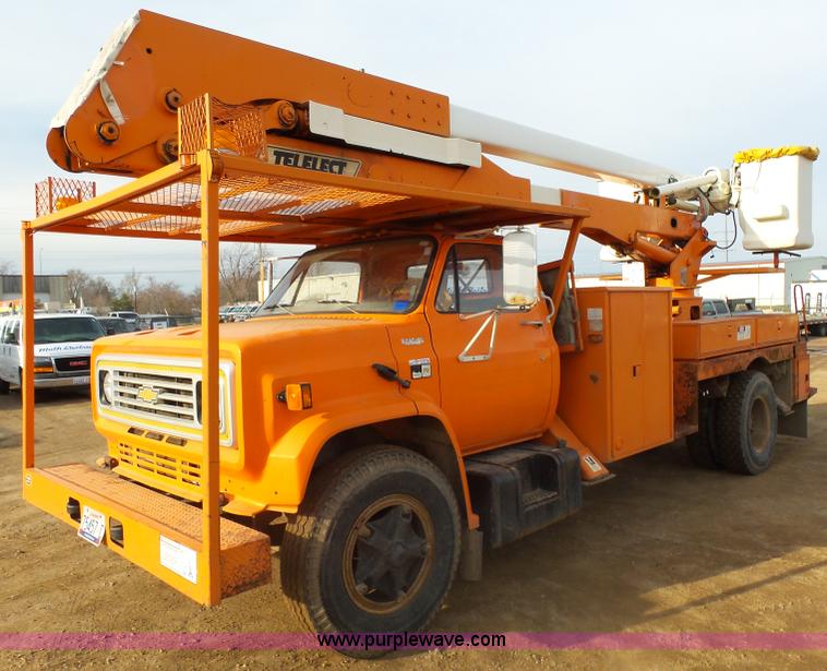 image for item AL9203 1989 Chevrolet Custom Deluxe C7D042 bucket truck