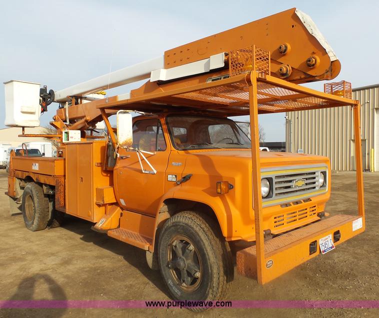 image for item AL9203 1989 Chevrolet Custom Deluxe C7D042 bucket truck