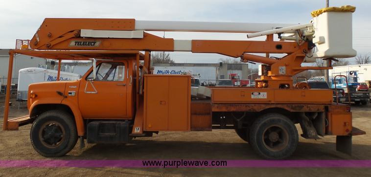 image for item AL9203 1989 Chevrolet Custom Deluxe C7D042 bucket truck