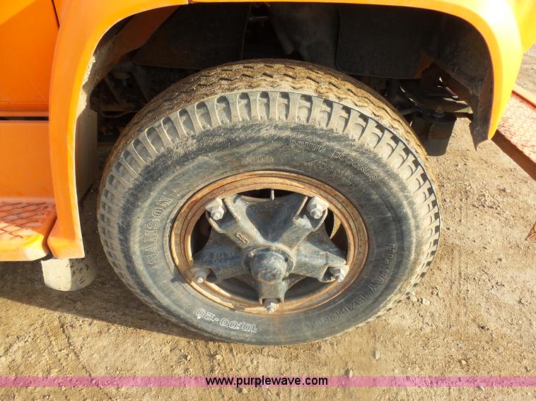 image for item AL9203 1989 Chevrolet Custom Deluxe C7D042 bucket truck