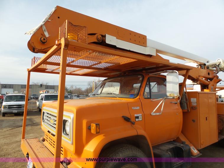 image for item AL9203 1989 Chevrolet Custom Deluxe C7D042 bucket truck