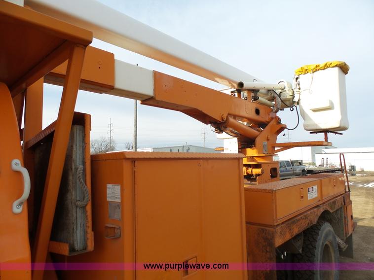 image for item AL9203 1989 Chevrolet Custom Deluxe C7D042 bucket truck