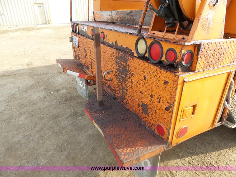 image for item AL9203 1989 Chevrolet Custom Deluxe C7D042 bucket truck