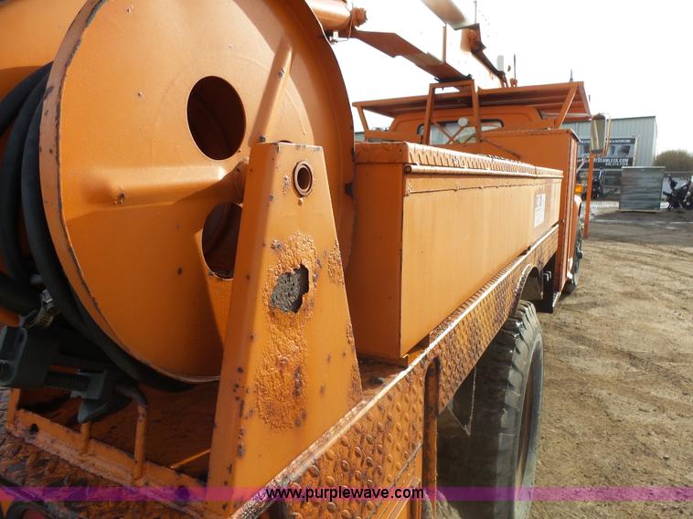 image for item AL9203 1989 Chevrolet Custom Deluxe C7D042 bucket truck