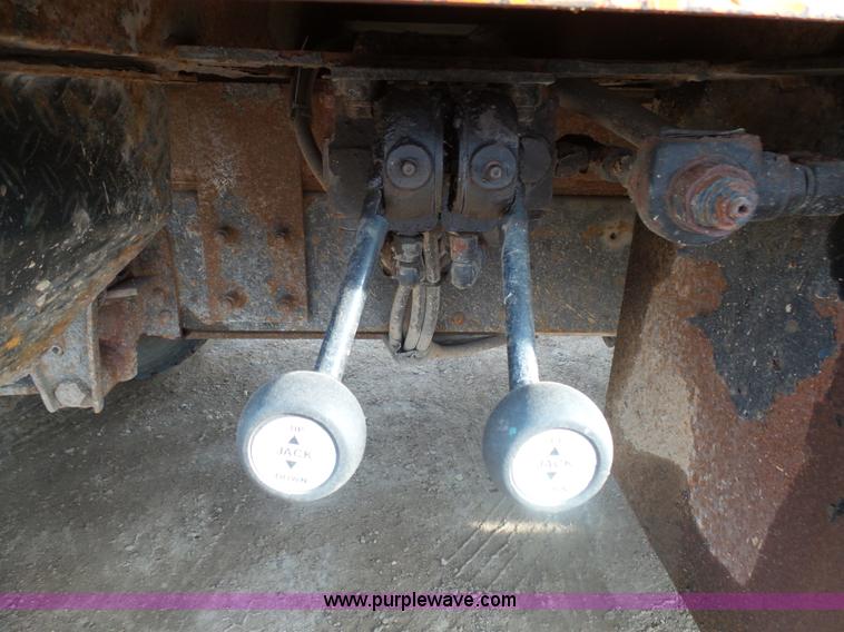 image for item AL9203 1989 Chevrolet Custom Deluxe C7D042 bucket truck