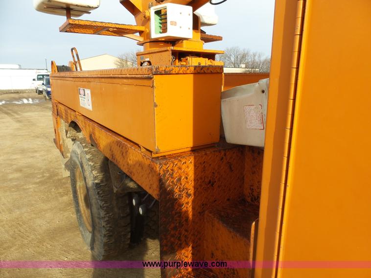 image for item AL9203 1989 Chevrolet Custom Deluxe C7D042 bucket truck