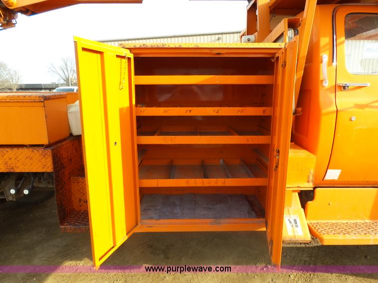 image for item AL9203 1989 Chevrolet Custom Deluxe C7D042 bucket truck