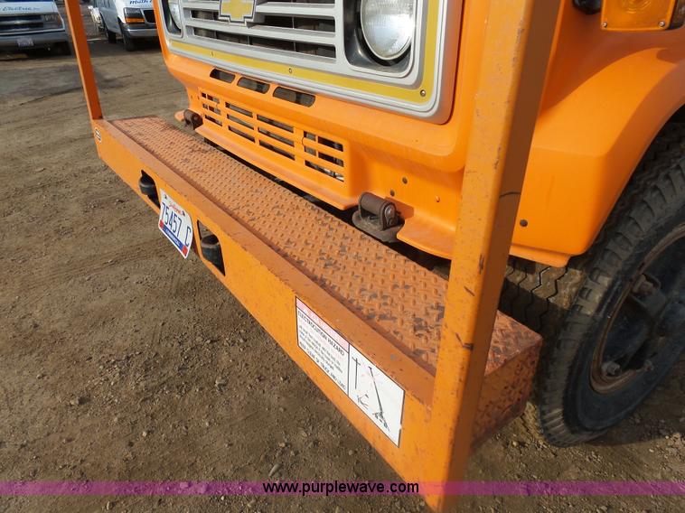 image for item AL9203 1989 Chevrolet Custom Deluxe C7D042 bucket truck