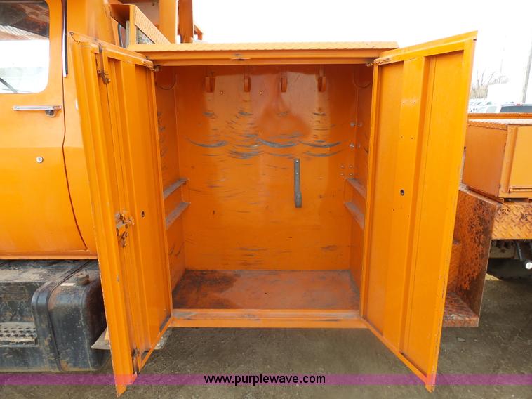 image for item AL9203 1989 Chevrolet Custom Deluxe C7D042 bucket truck