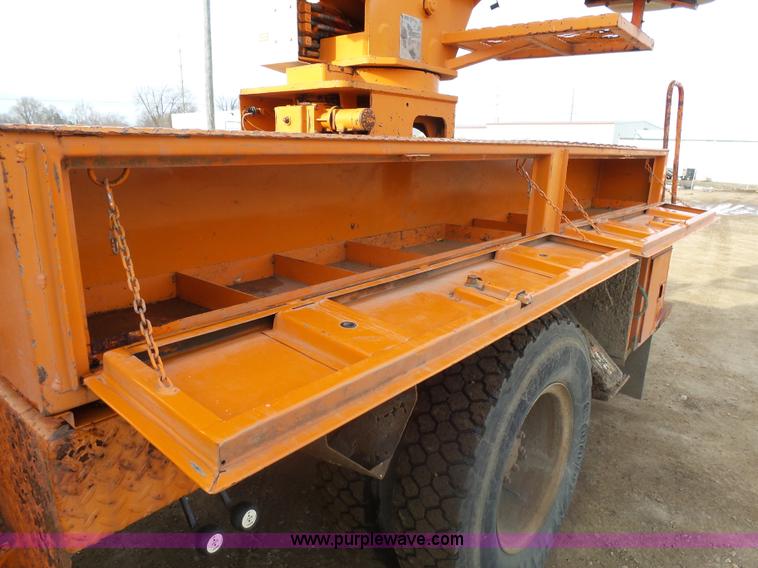 image for item AL9203 1989 Chevrolet Custom Deluxe C7D042 bucket truck