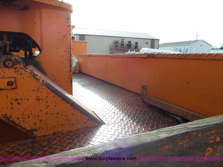 image for item AL9203 1989 Chevrolet Custom Deluxe C7D042 bucket truck