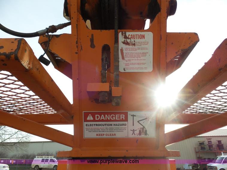 image for item AL9203 1989 Chevrolet Custom Deluxe C7D042 bucket truck