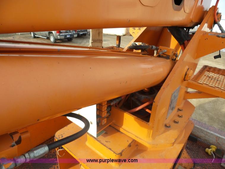 image for item AL9203 1989 Chevrolet Custom Deluxe C7D042 bucket truck