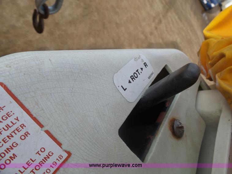 image for item AL9203 1989 Chevrolet Custom Deluxe C7D042 bucket truck