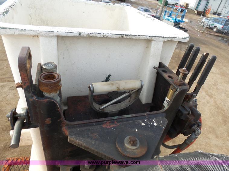 image for item AL9203 1989 Chevrolet Custom Deluxe C7D042 bucket truck