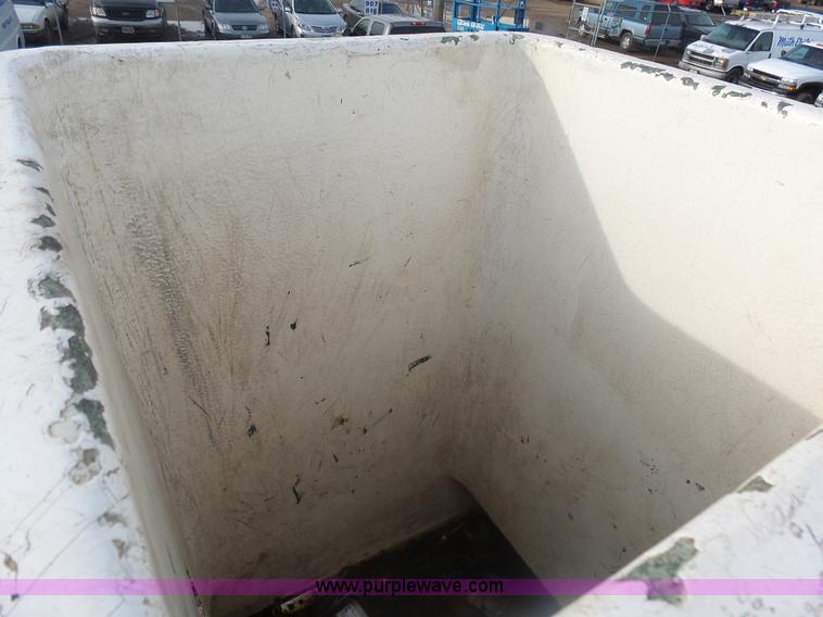 image for item AL9203 1989 Chevrolet Custom Deluxe C7D042 bucket truck