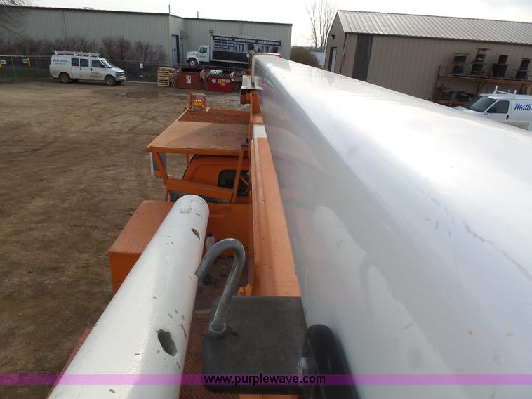 image for item AL9203 1989 Chevrolet Custom Deluxe C7D042 bucket truck