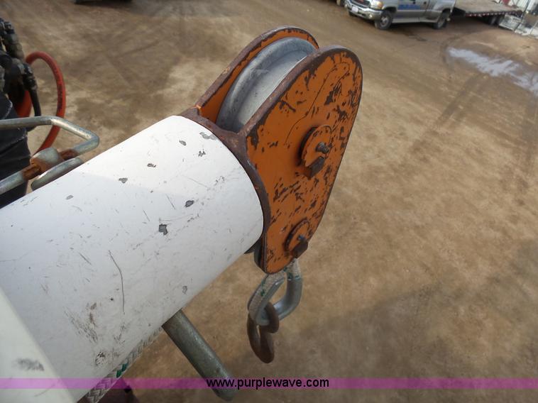 image for item AL9203 1989 Chevrolet Custom Deluxe C7D042 bucket truck