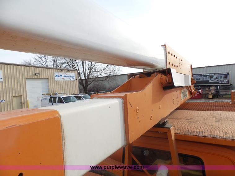 image for item AL9203 1989 Chevrolet Custom Deluxe C7D042 bucket truck