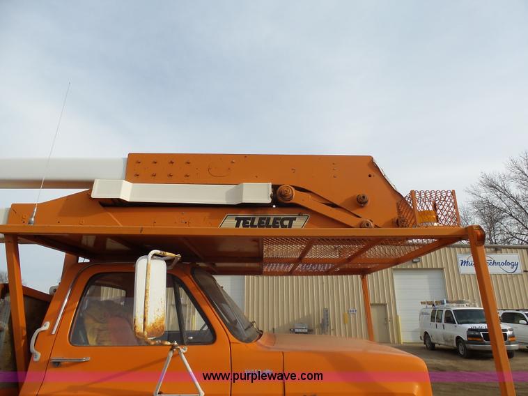 image for item AL9203 1989 Chevrolet Custom Deluxe C7D042 bucket truck