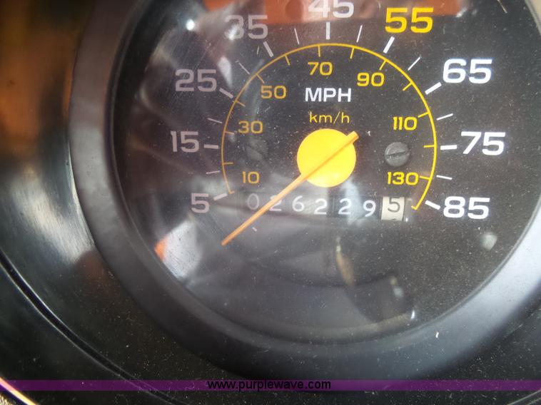 image for item AL9203 1989 Chevrolet Custom Deluxe C7D042 bucket truck