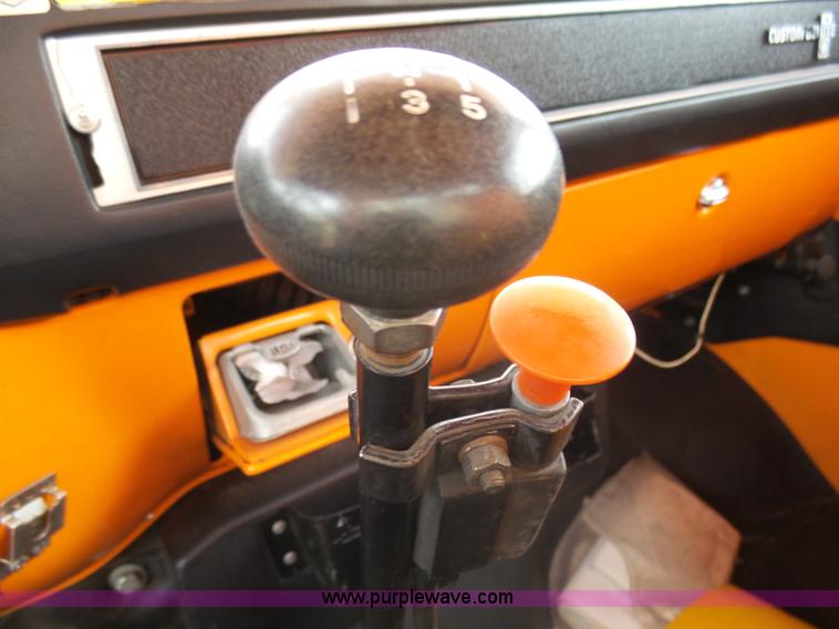 image for item AL9203 1989 Chevrolet Custom Deluxe C7D042 bucket truck