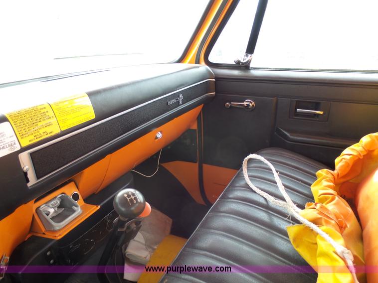 image for item AL9203 1989 Chevrolet Custom Deluxe C7D042 bucket truck