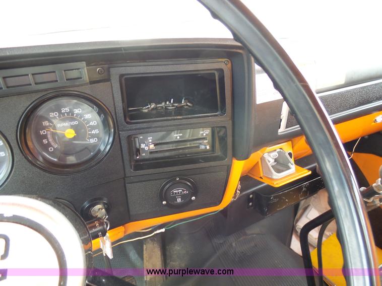 image for item AL9203 1989 Chevrolet Custom Deluxe C7D042 bucket truck