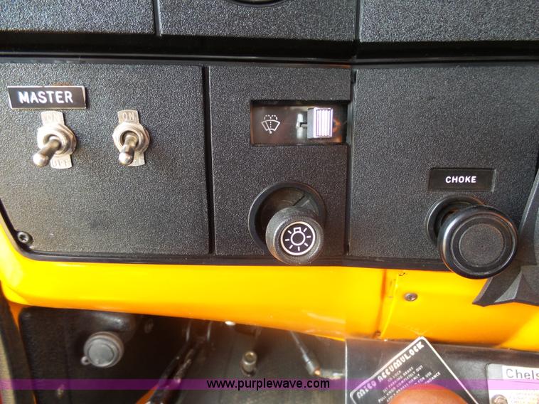 image for item AL9203 1989 Chevrolet Custom Deluxe C7D042 bucket truck