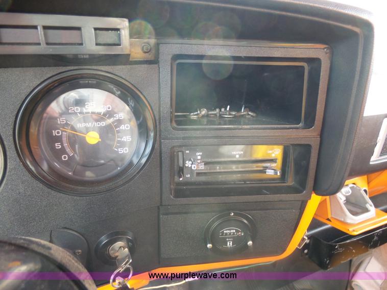 image for item AL9203 1989 Chevrolet Custom Deluxe C7D042 bucket truck